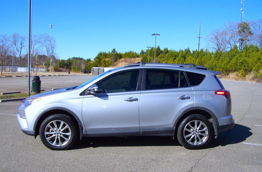 Used 2018 Toyota RAV4 Limited FWD image 6