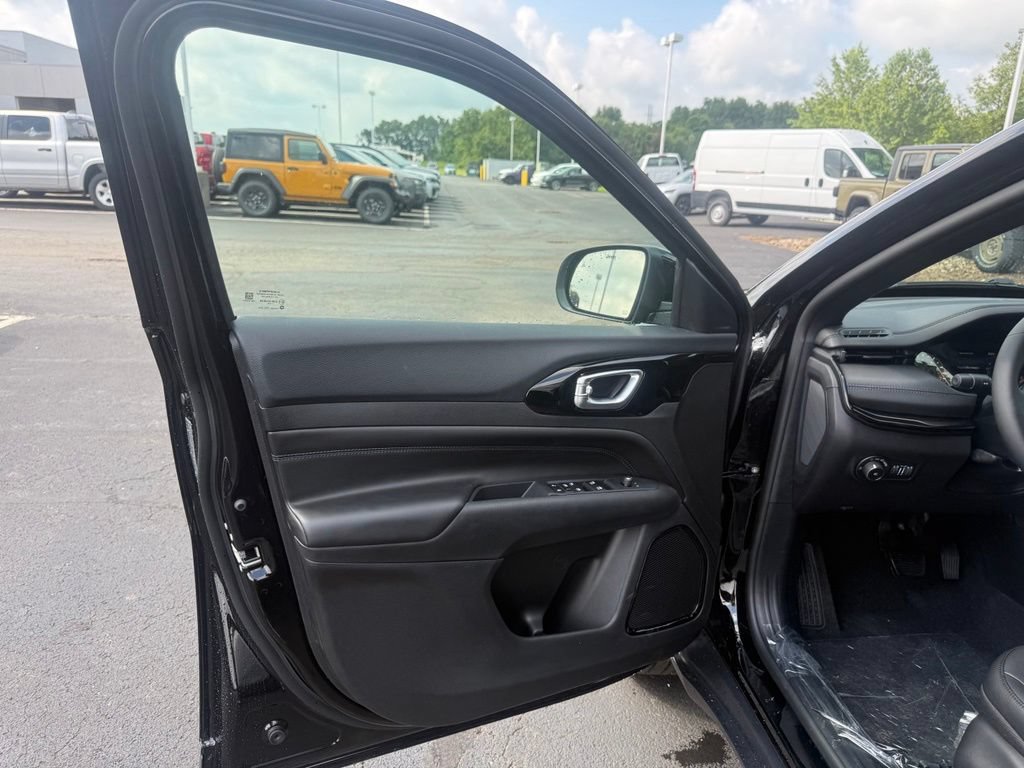 New 2026 Jeep Compass Latitude AWD/4WD image 10