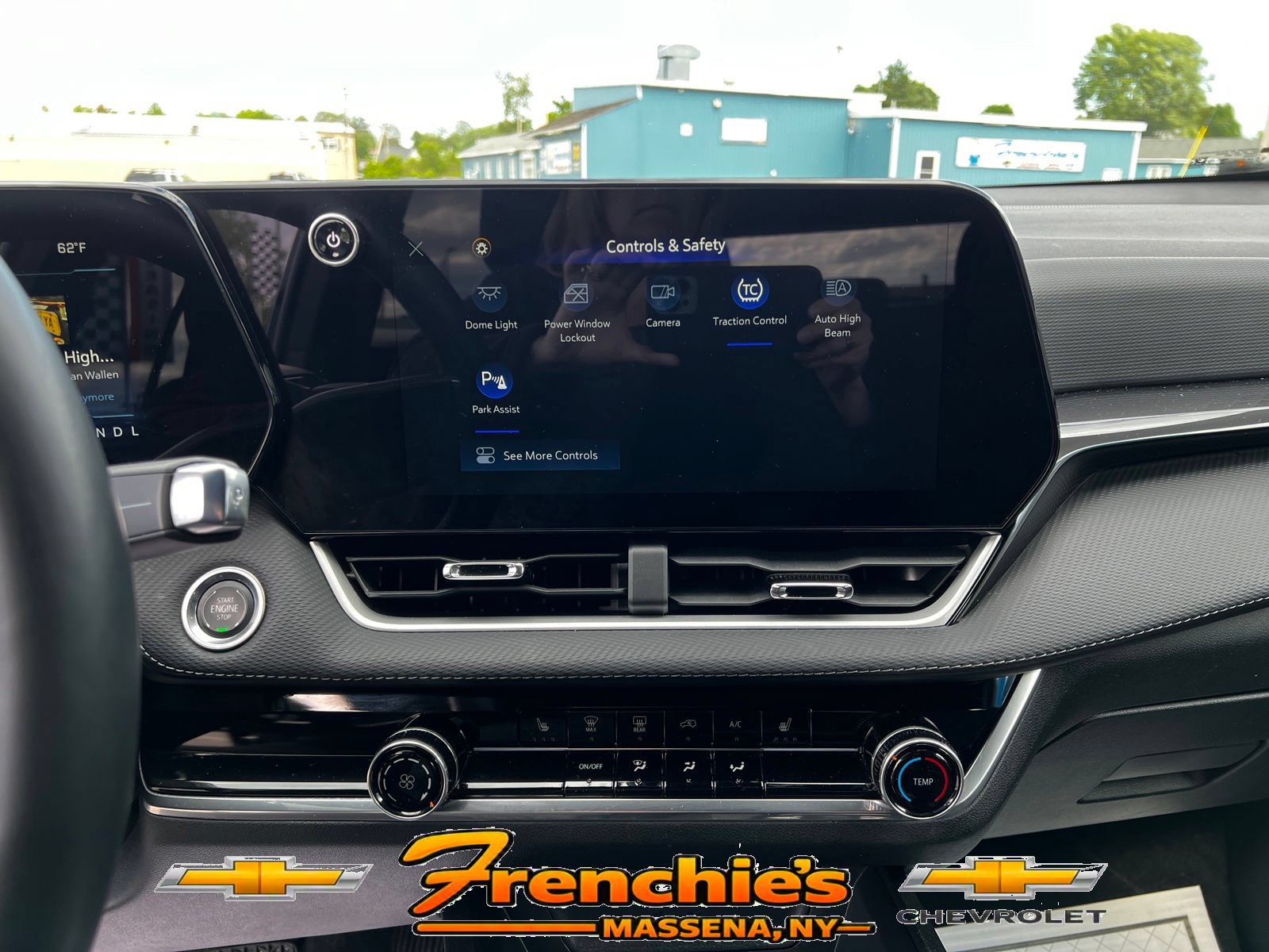 Used 2025 Chevrolet Equinox LT AWD/4WD image 17