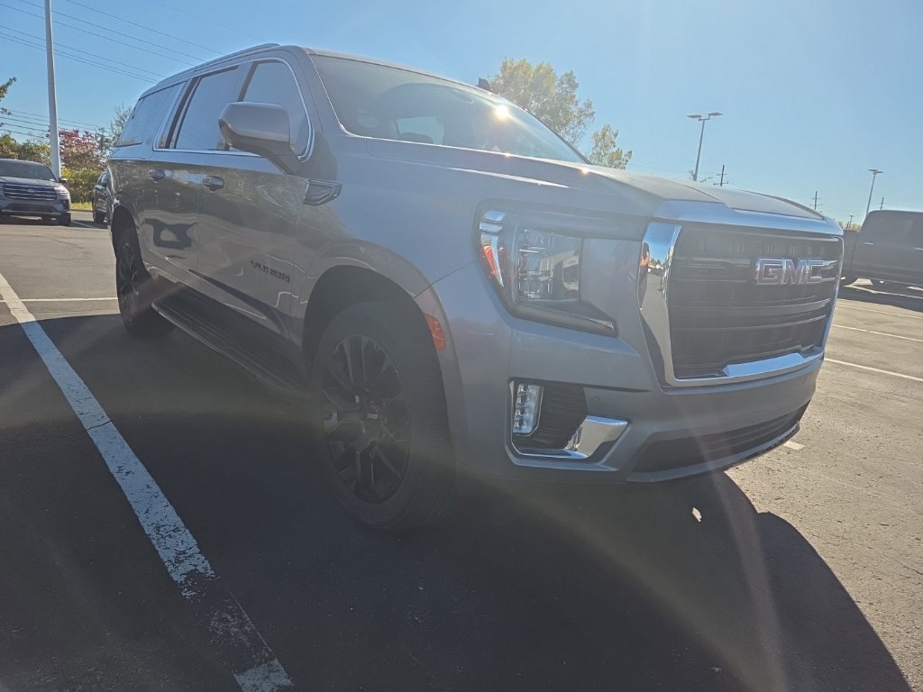 Used 2022 GMC Yukon XL SLE w/ Gmc Pro Safety Plus Package AWD/4WD image 9