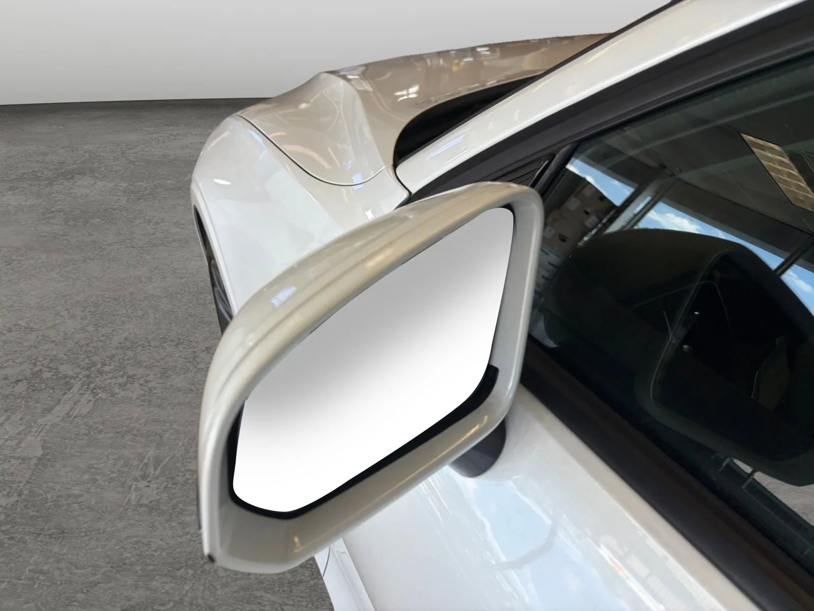 Used 2021 Volvo S60 T6 Momentum image 31