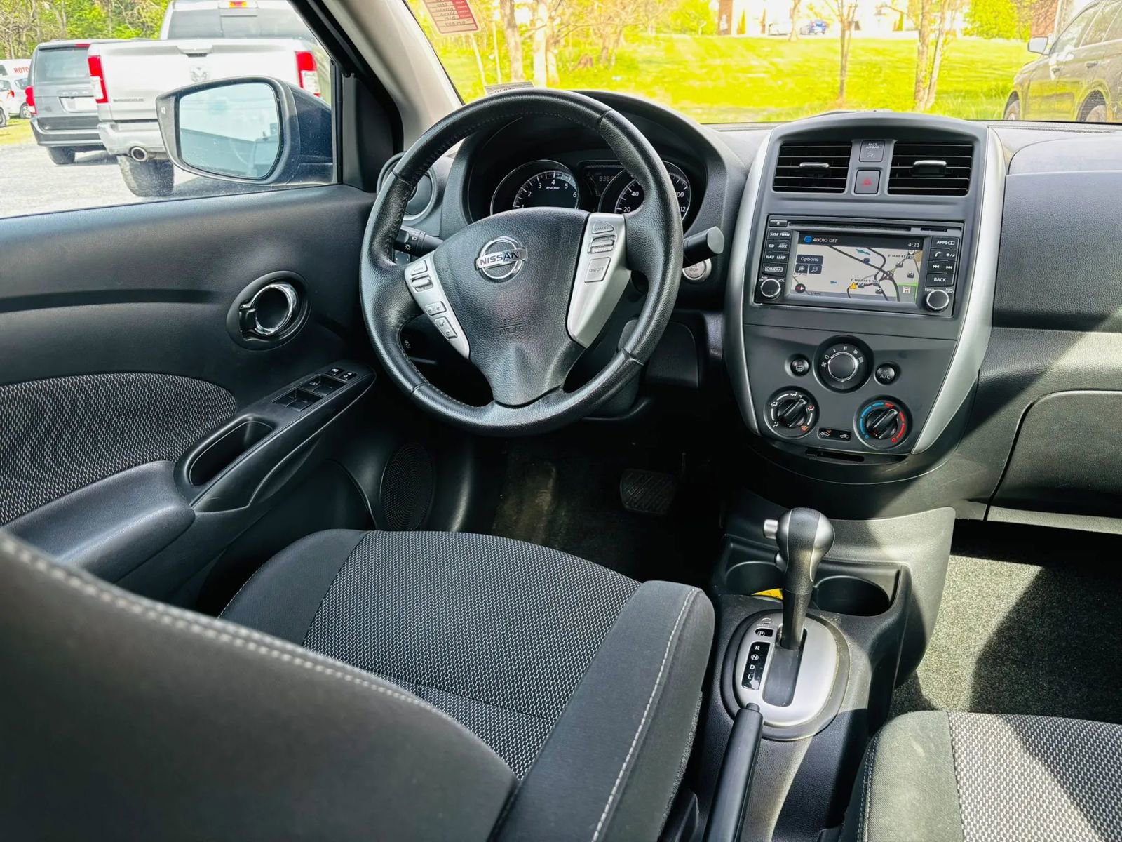 Used 2016 Nissan Versa SL FWD image 8