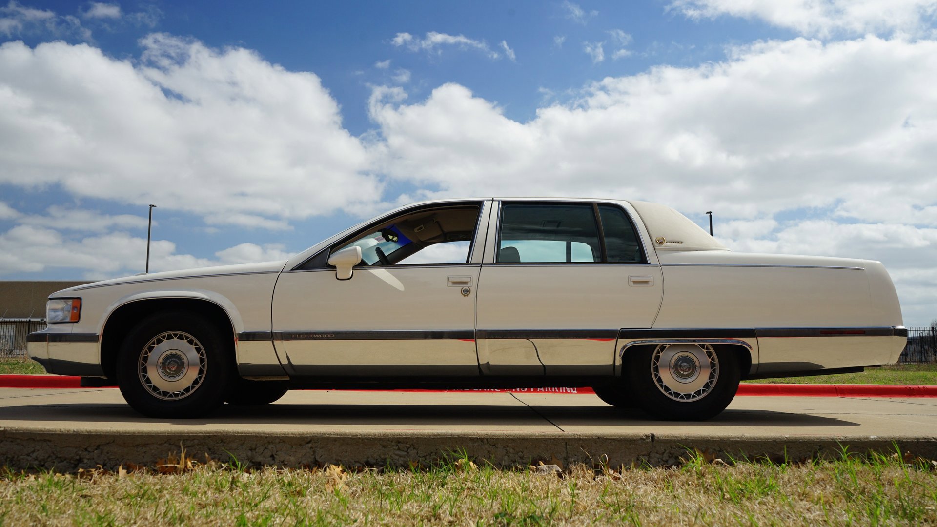 Used 1993 Cadillac Fleetwood Sedan RWD image 7