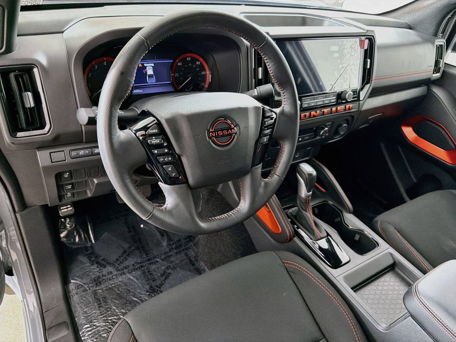 Used 2025 Nissan Frontier Pro-X RWD image 9