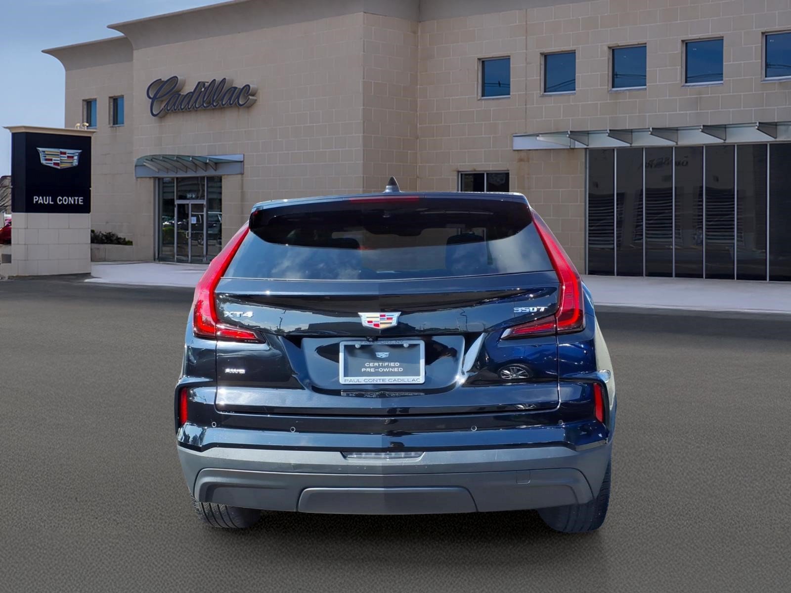 Used 2024 Cadillac XT4 Luxury w/ Cold Weather Package AWD/4WD image 6
