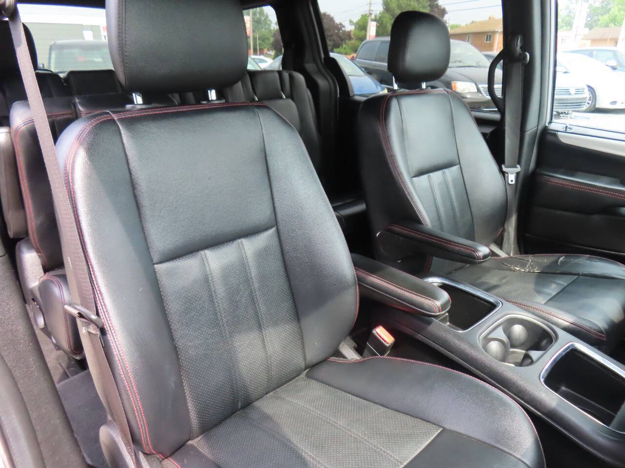 Used 2016 Dodge Grand Caravan R/T FWD image 40