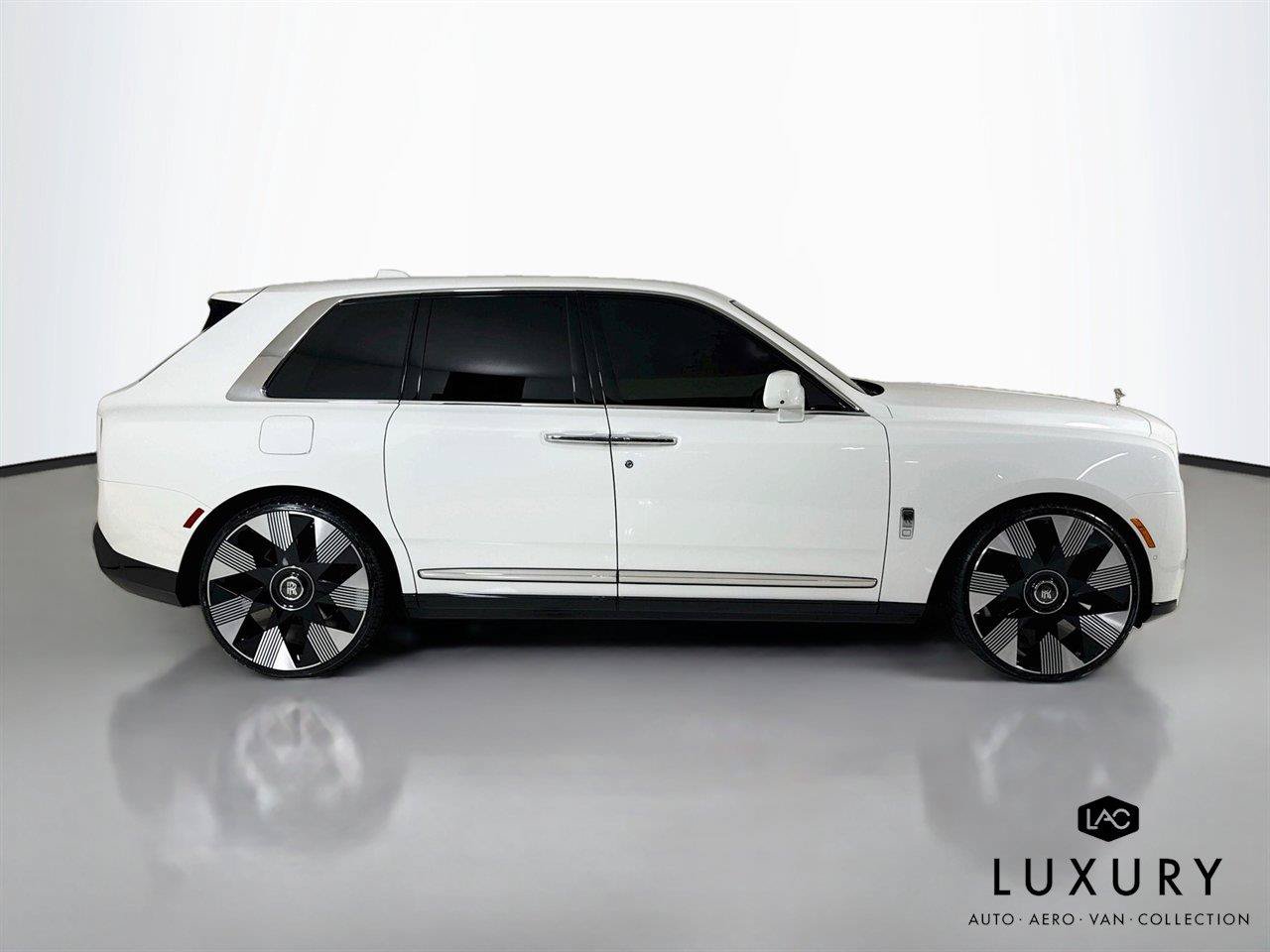 Used 2025 Rolls-Royce Cullinan AWD/4WD image 5