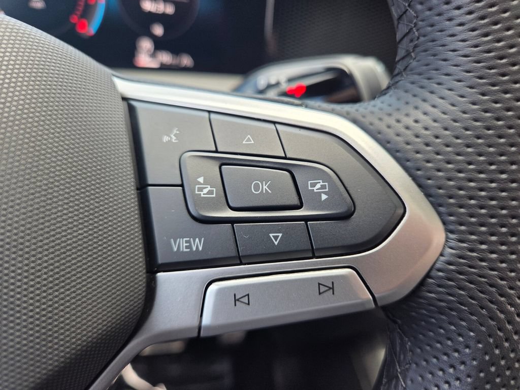 Used 2025 Volkswagen Tiguan SE R-Line AWD/4WD image 20