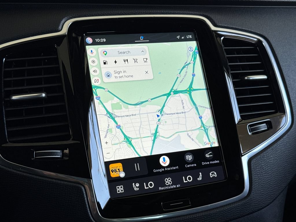 Certified 2024 Volvo XC90 T8 Plus AWD/4WD image 19