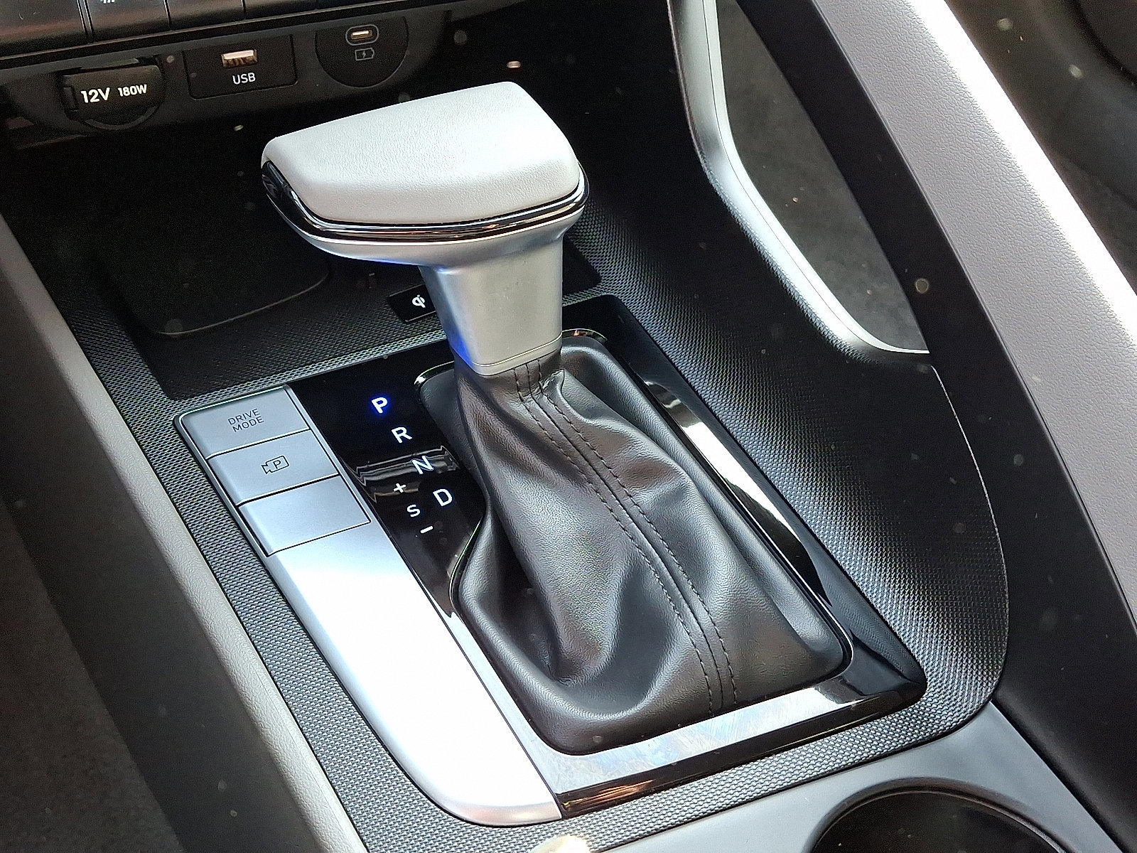 Used 2025 Hyundai Elantra Sport image 14