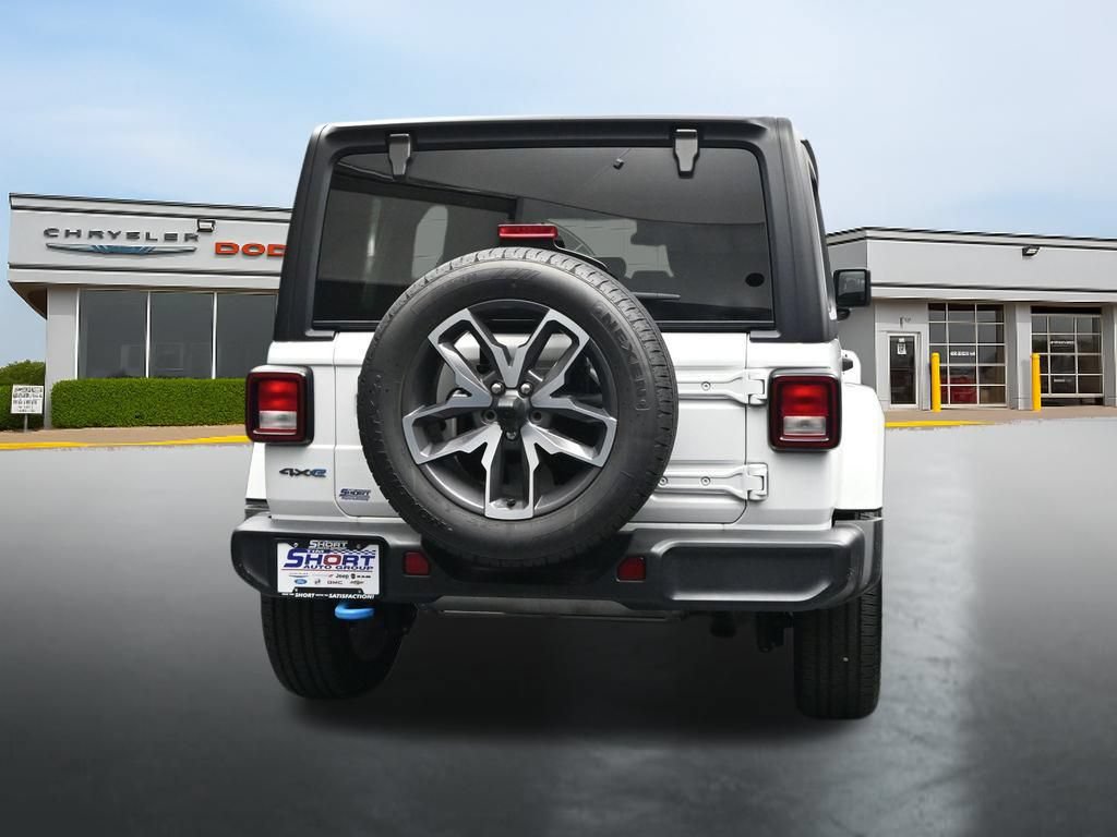 Used 2024 Jeep Wrangler Unlimited w/ Convenience Group AWD/4WD image 4