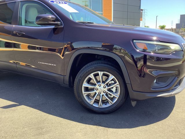 Used 2021 Jeep Cherokee Latitude Lux w/ Trailer Tow Group image 3
