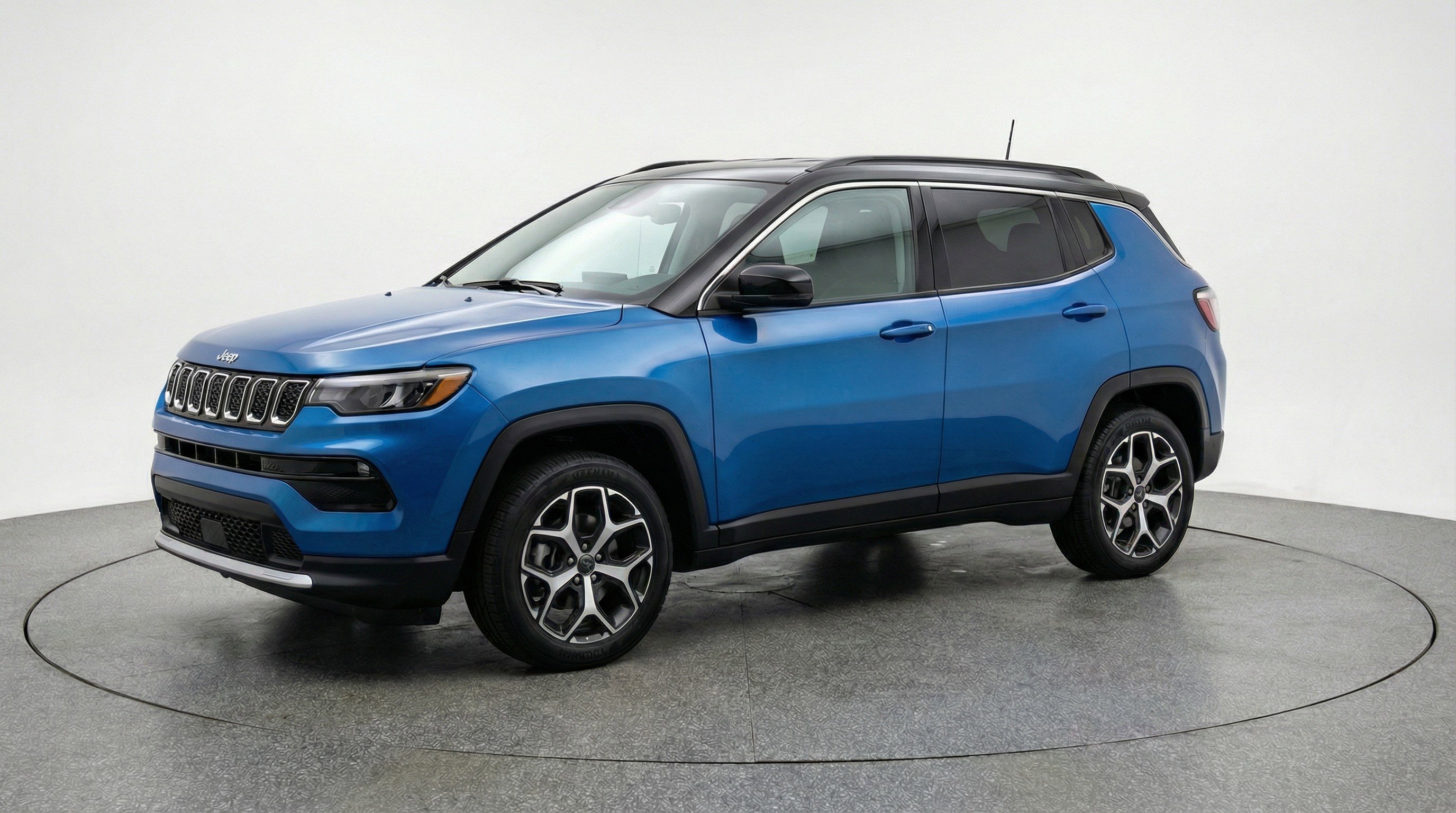 Used 2025 Jeep Compass Limited image 3