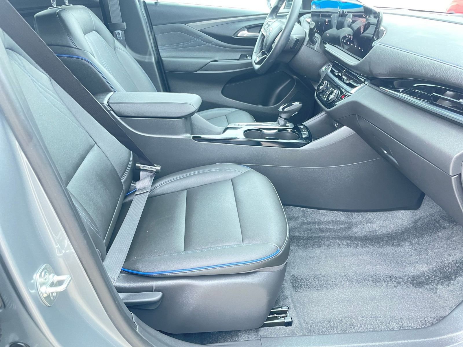 Used 2025 Buick Envista Sport Touring image 36