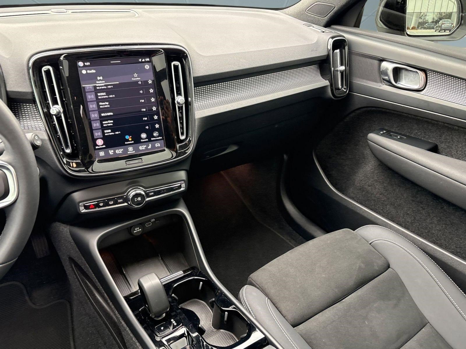 Certified 2023 Volvo XC40 B5 Plus w/ Climate Package image 26