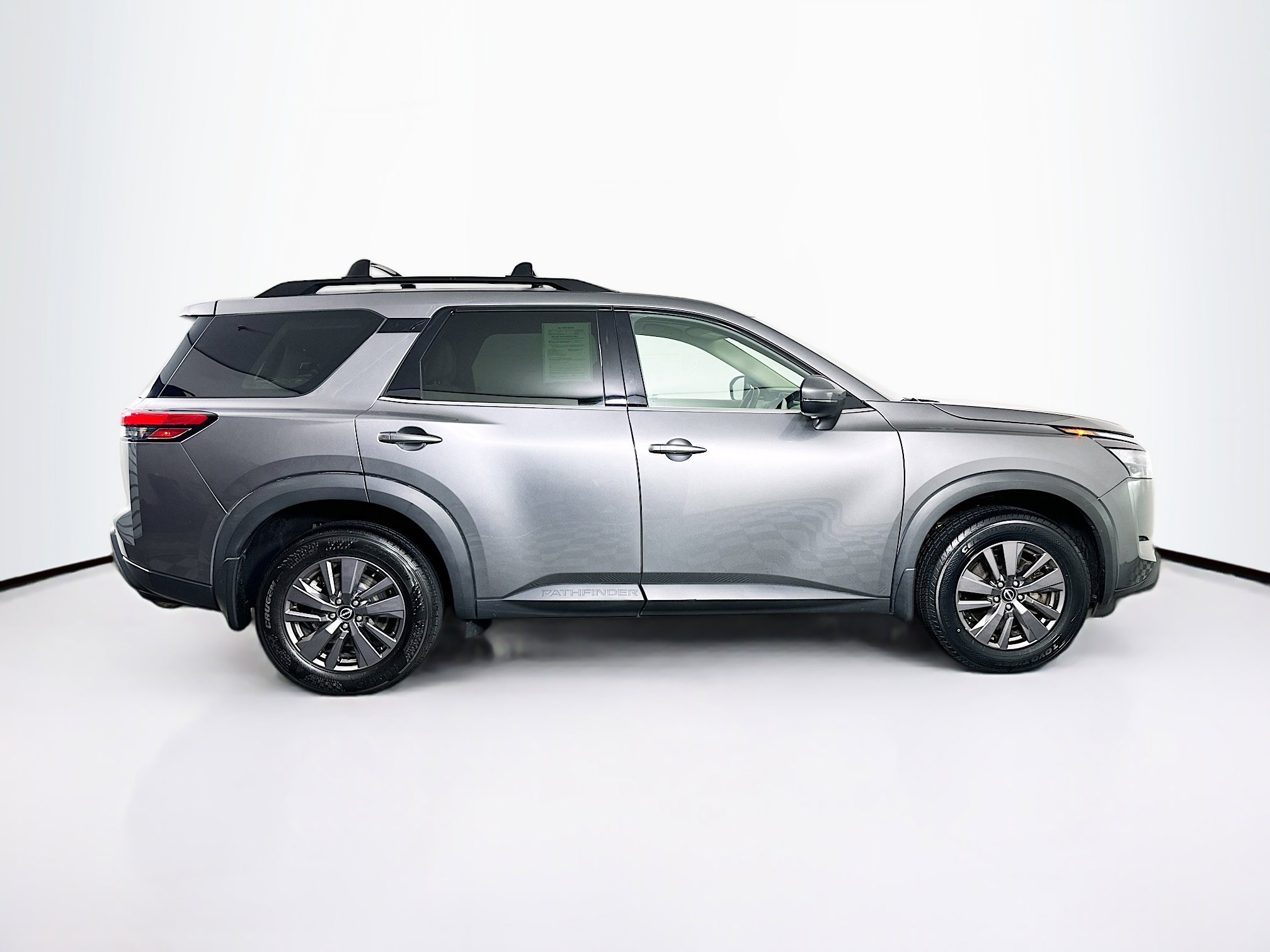 Used 2023 Nissan Pathfinder SV AWD/4WD image 10