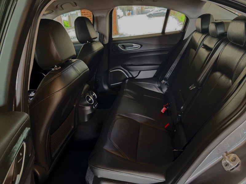 Used 2019 Alfa Romeo Giulia AWD image 29
