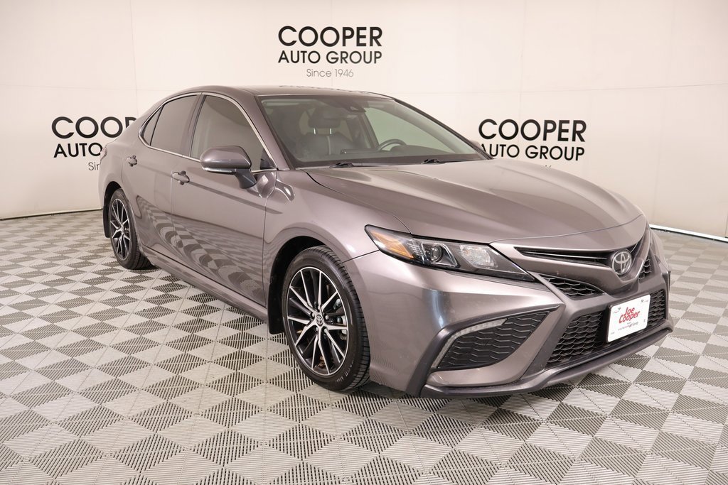 Used 2023 Toyota Camry SE image 1