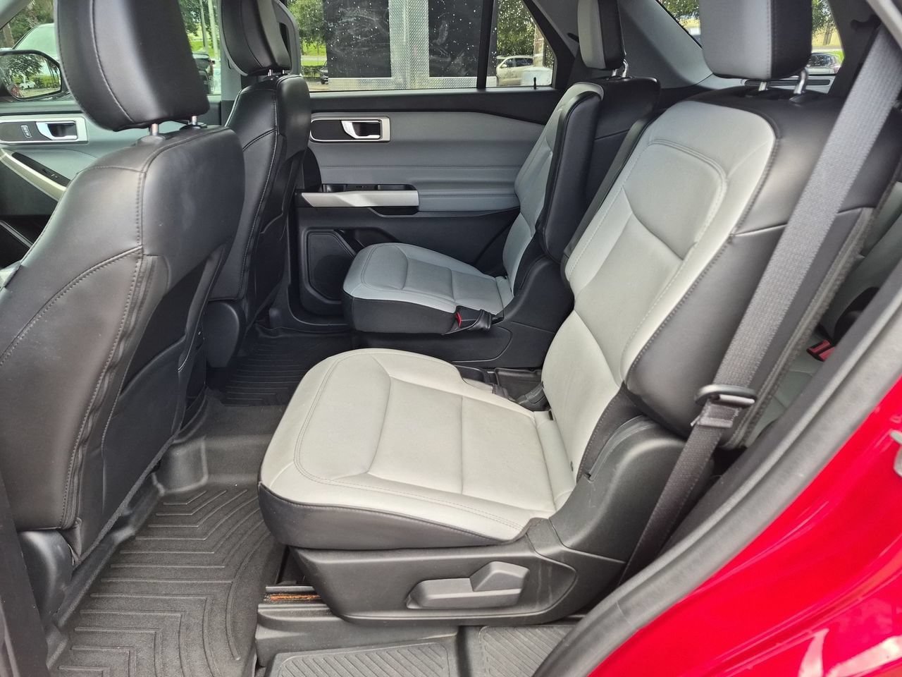 Used 2021 Ford Explorer XLT w/ Equipment Group 202A RWD image 21