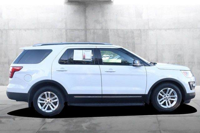 Used 2016 Ford Explorer XLT w/ Equipment Group 201A FWD image 5