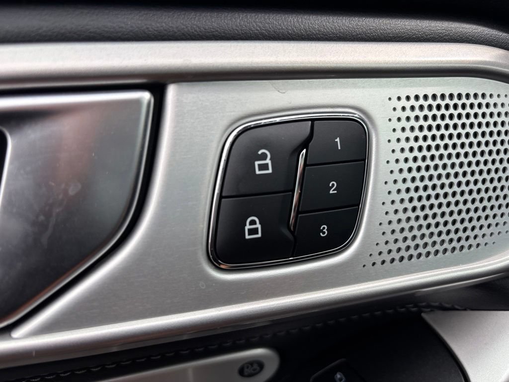 Used 2024 Ford Explorer Limited w/ Limited Technology Package AWD/4WD image 18