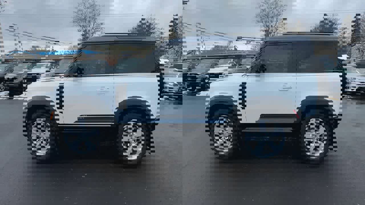Used 2025 Land Rover Defender 90 S image 5