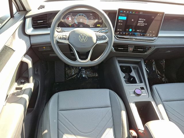 Certified 2025 Volkswagen Tiguan SE image 7