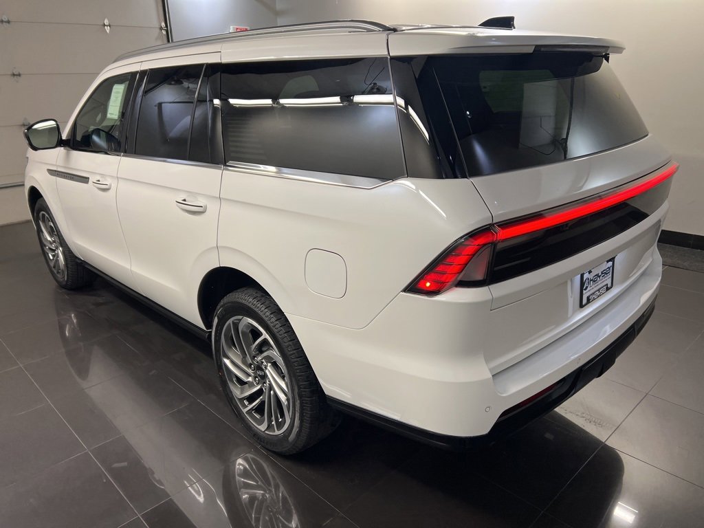 Used 2025 Lincoln Navigator Reserve image 4