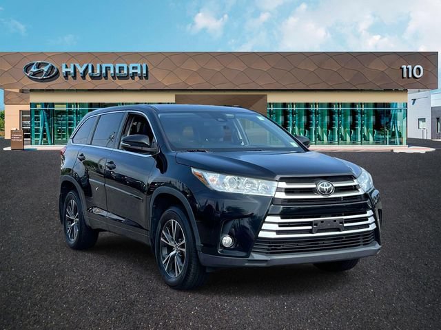 Used 2018 Toyota Highlander Plus AWD/4WD image 1