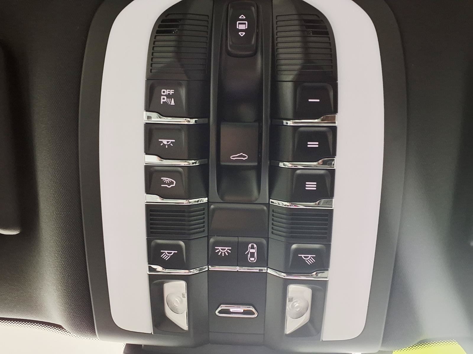 Used 2024 Porsche Macan AWD/4WD image 22