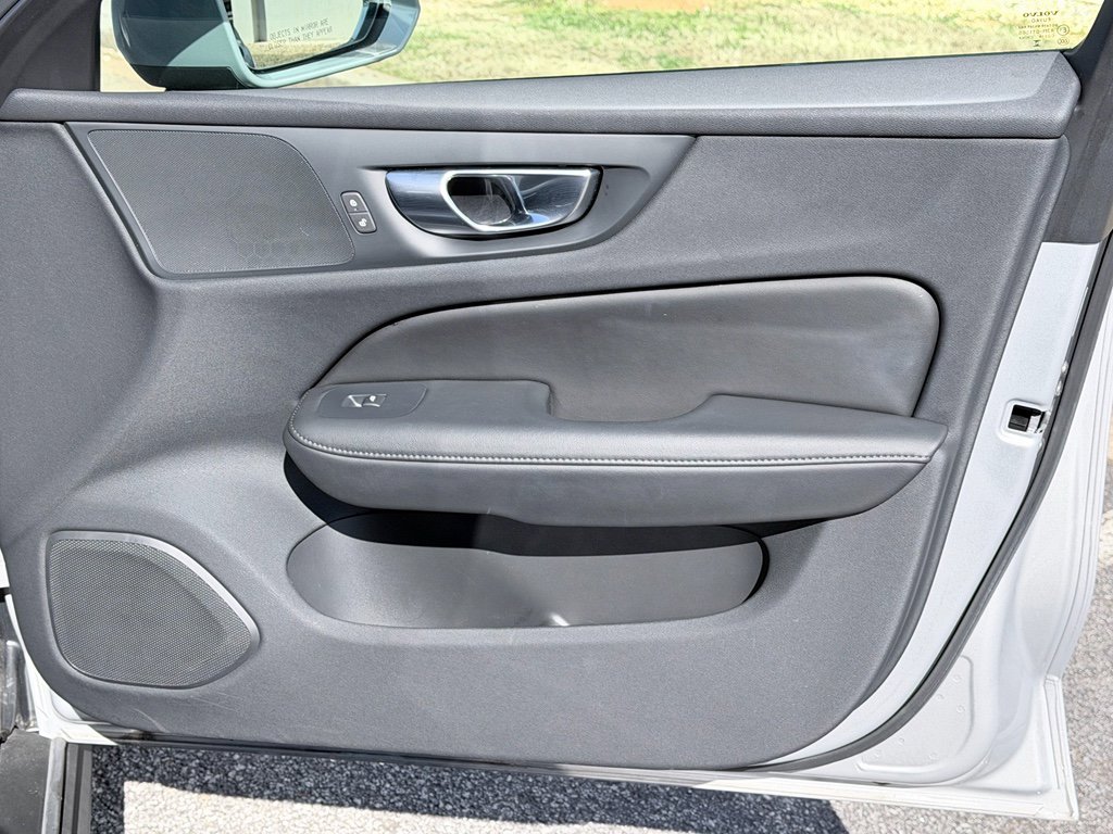 Used 2025 Volvo V60 B5 Cross Country Plus image 30