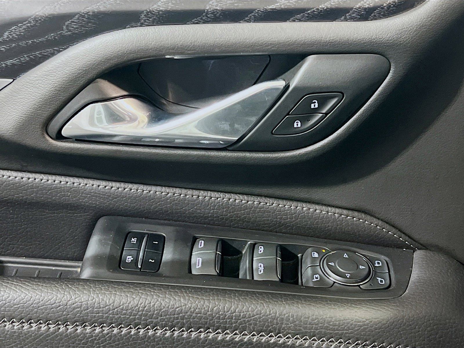 Used 2024 GMC Yukon Denali RWD image 14