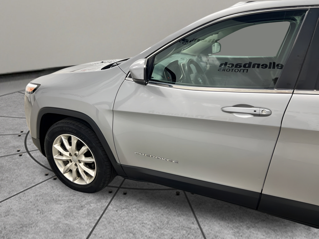 Used 2015 Jeep Cherokee Limited w/ Luxury Group AWD/4WD image 16
