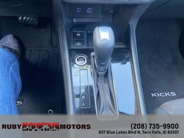 Used 2023 Nissan Kicks SR w/ Interior Electronics Package FWD image 18