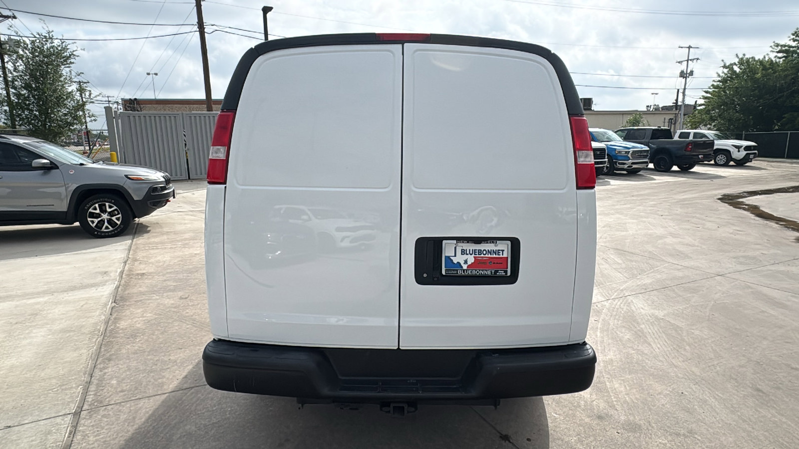 Used 2021 Chevrolet Express 2500 w/ Driver Convenience Package image 6