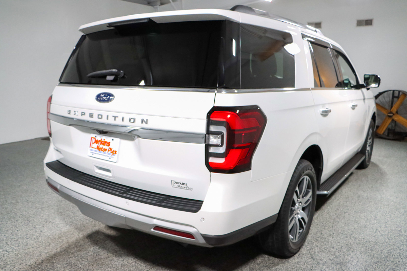 Used 2022 Ford Expedition Limited image 7