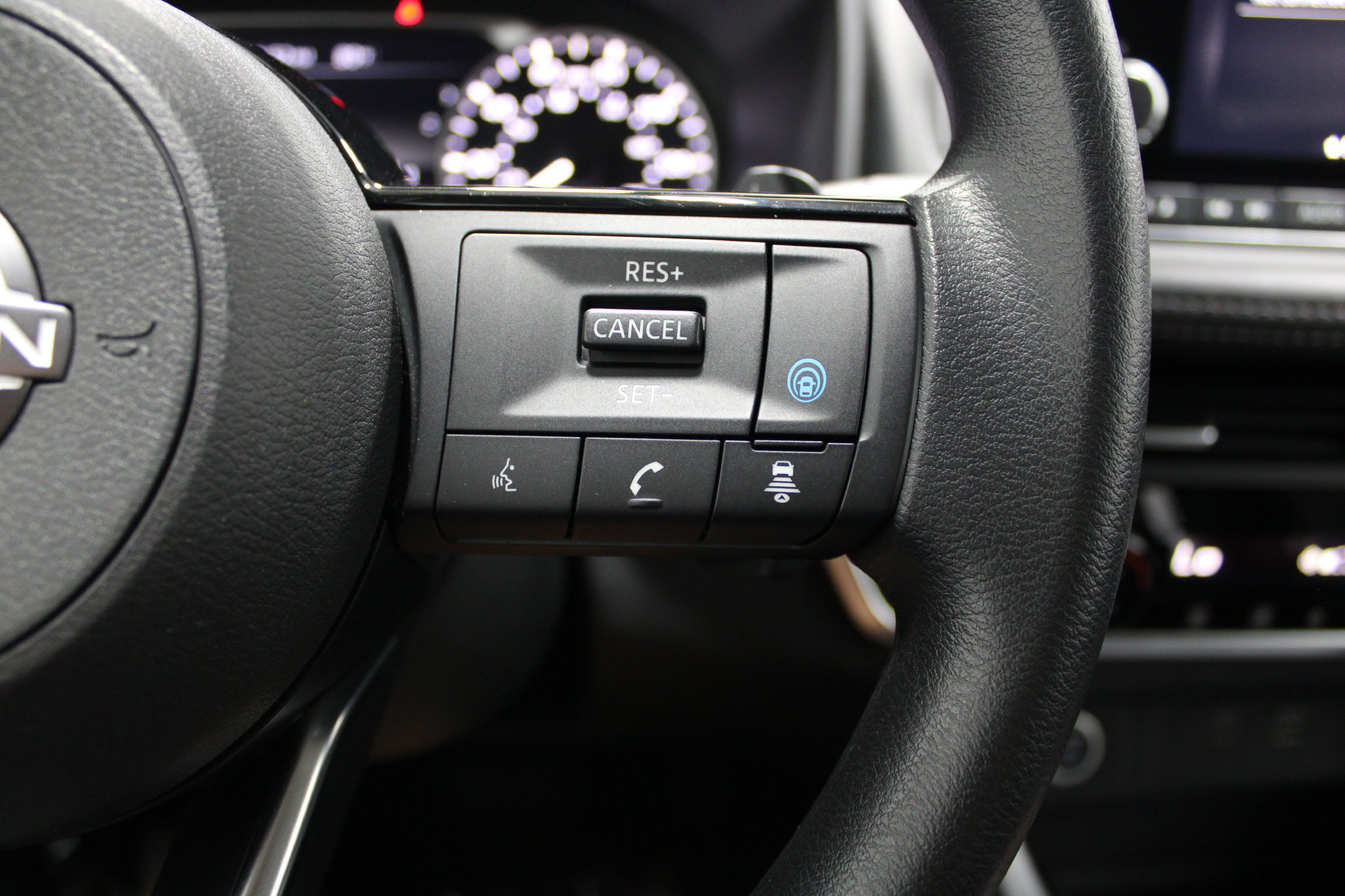 Used 2023 Nissan Rogue SV AWD/4WD image 36