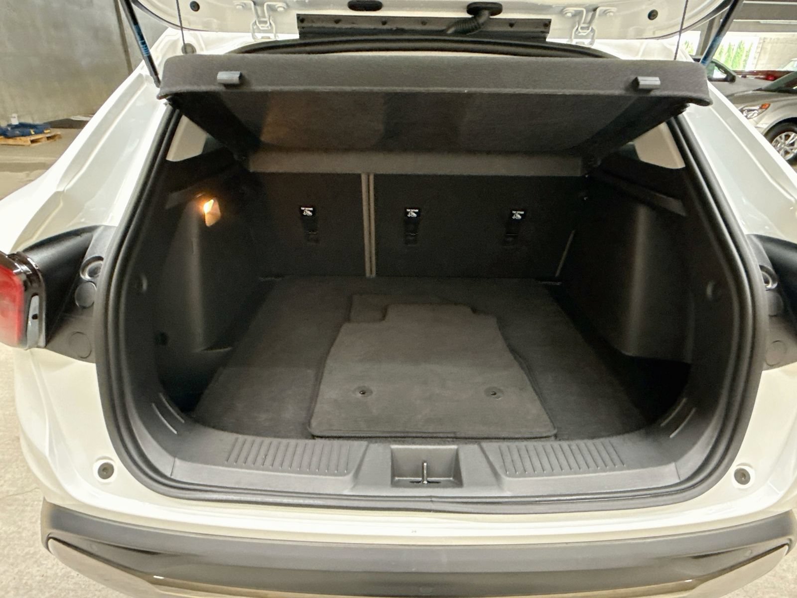New 2026 Chevrolet Trax ACTIV w/ Sunroof Package FWD image 31