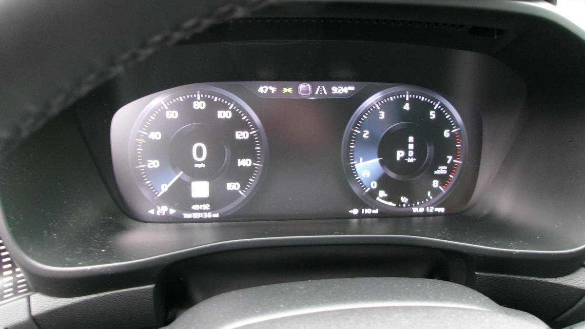 Used 2022 Volvo XC40 T5 R-Design w/ Advanced Package image 16