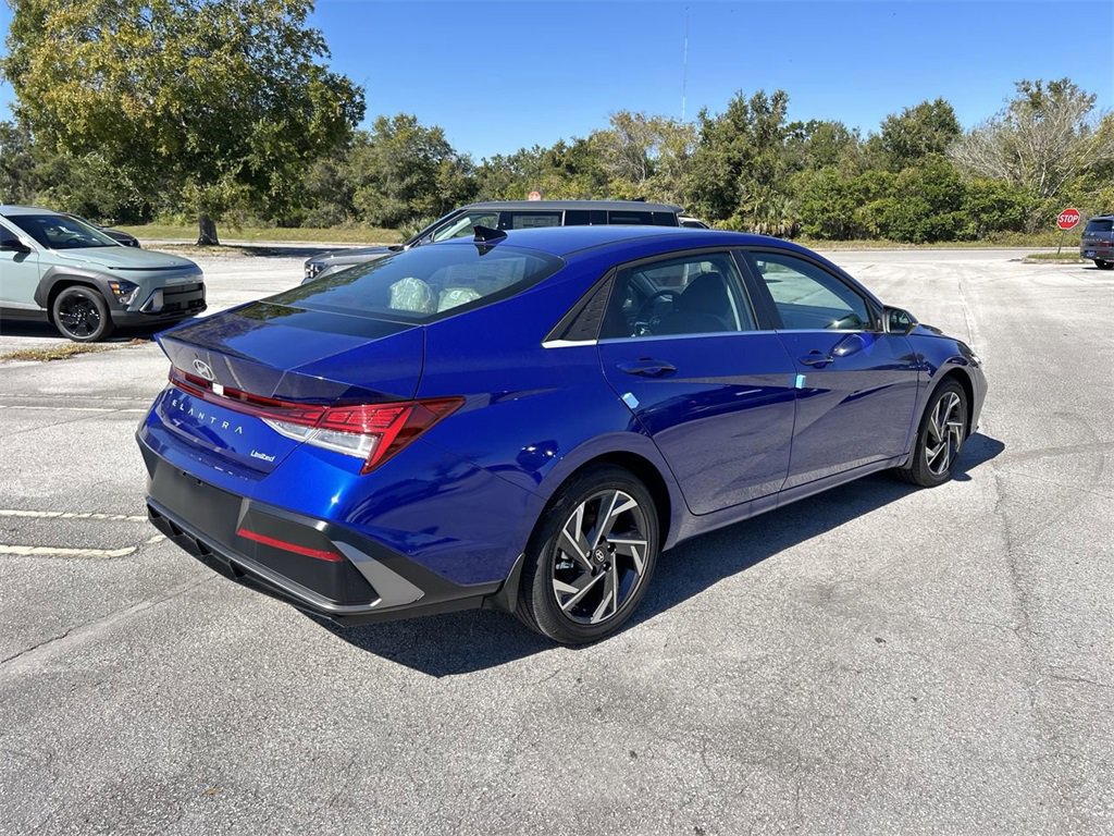 New 2025 Hyundai Elantra Limited image 10