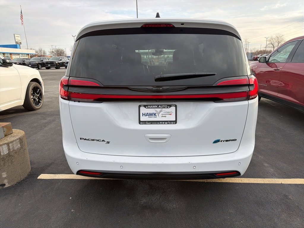 Used 2024 Chrysler Pacifica Select image 6