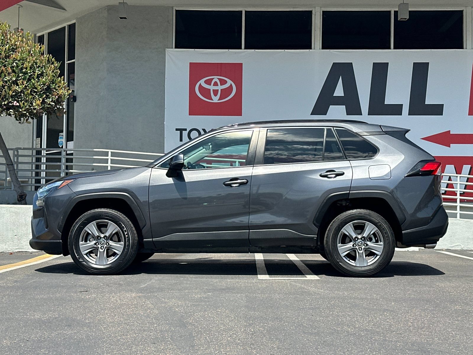 Used 2024 Toyota RAV4 XLE FWD image 2