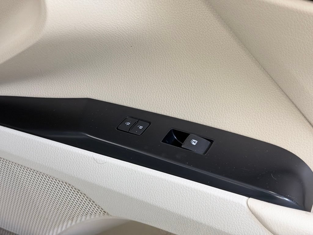 Used 2020 Toyota Camry LE FWD image 32