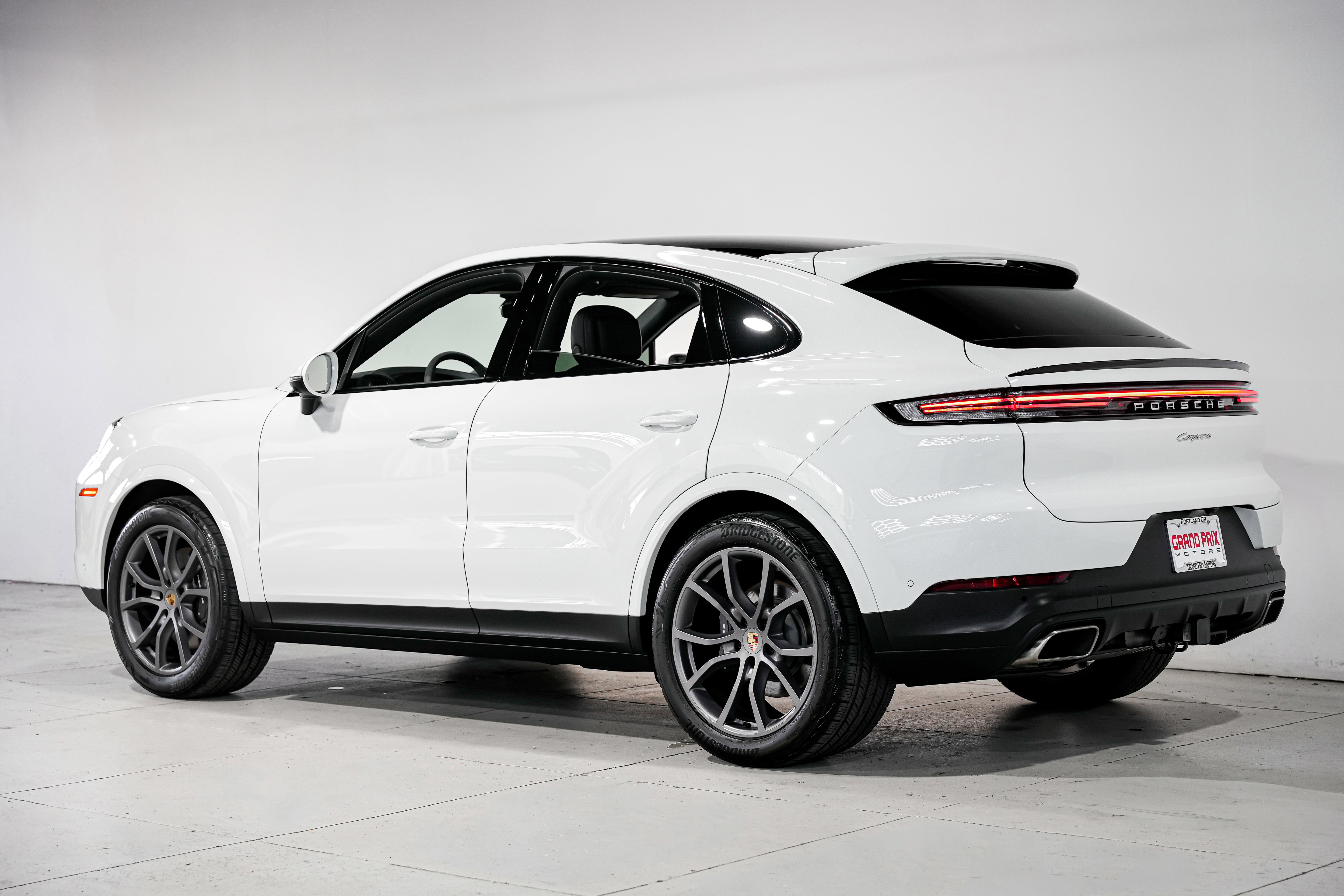 Used 2024 Porsche Cayenne Coupe w/ Premium Package Plus image 8