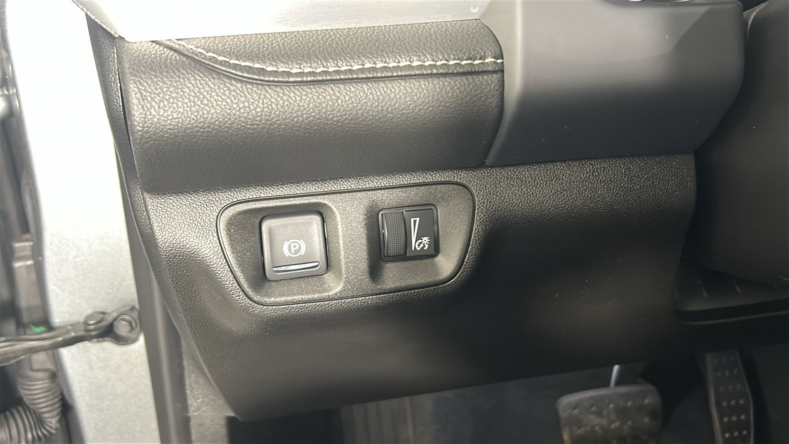 Used 2023 GMC Acadia SLE w/ Driver Convenience Package FWD image 24