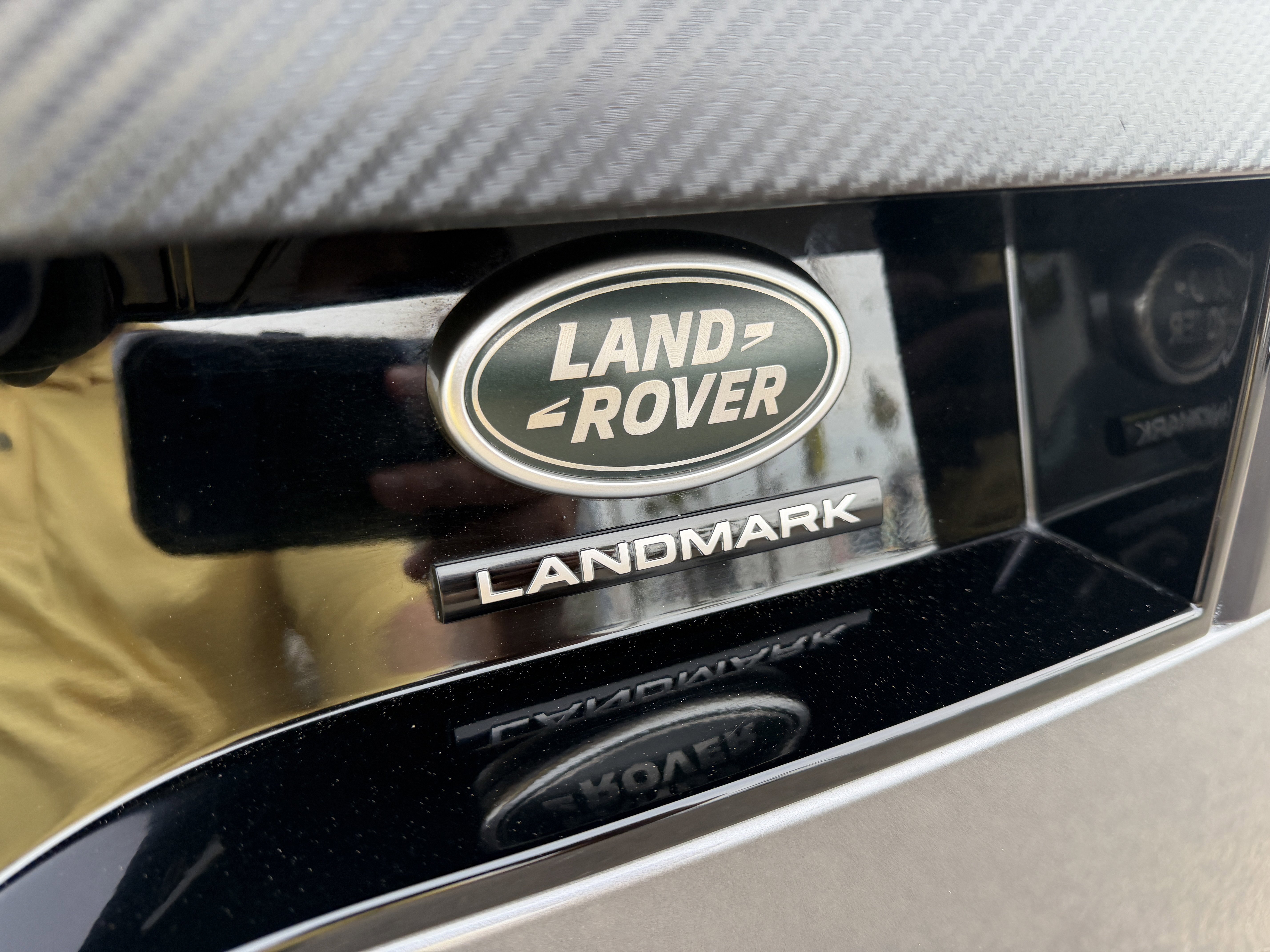 Used 2020 Land Rover Discovery Landmark AWD/4WD image 9
