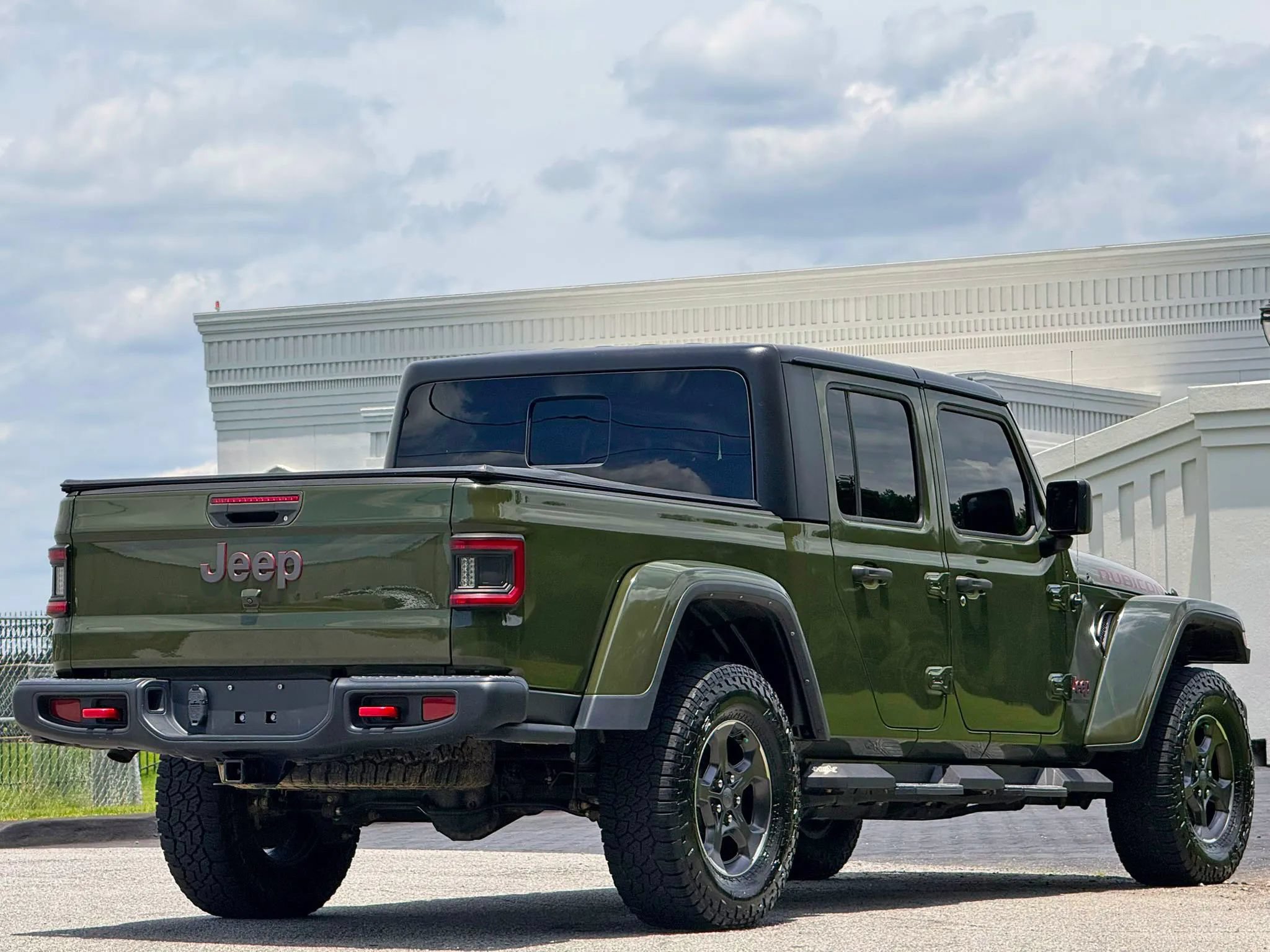 Used 2021 Jeep Gladiator Rubicon w/ Trailer Tow Package AWD/4WD image 12