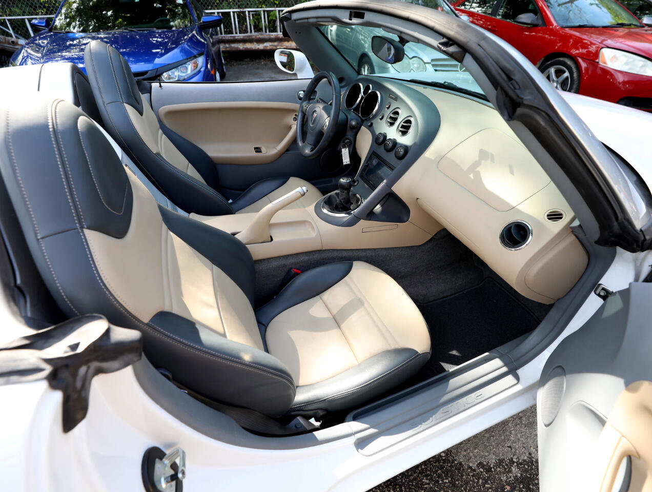 Used 2006 Pontiac Solstice Convertible w/ Premium Package image 12