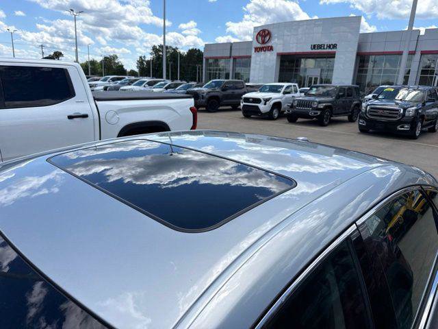 Certified 2016 Toyota Avalon Touring FWD image 2