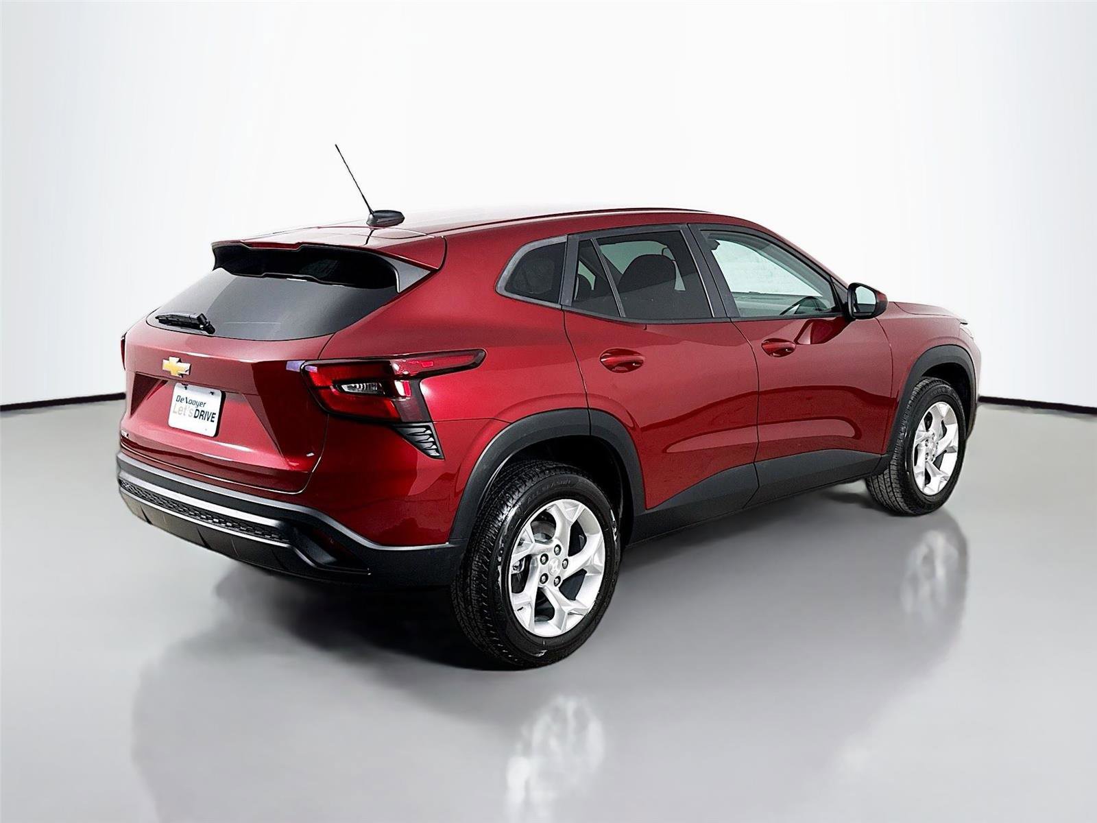 Used 2024 Chevrolet Trax LS w/ LS Convenience Package FWD image 9